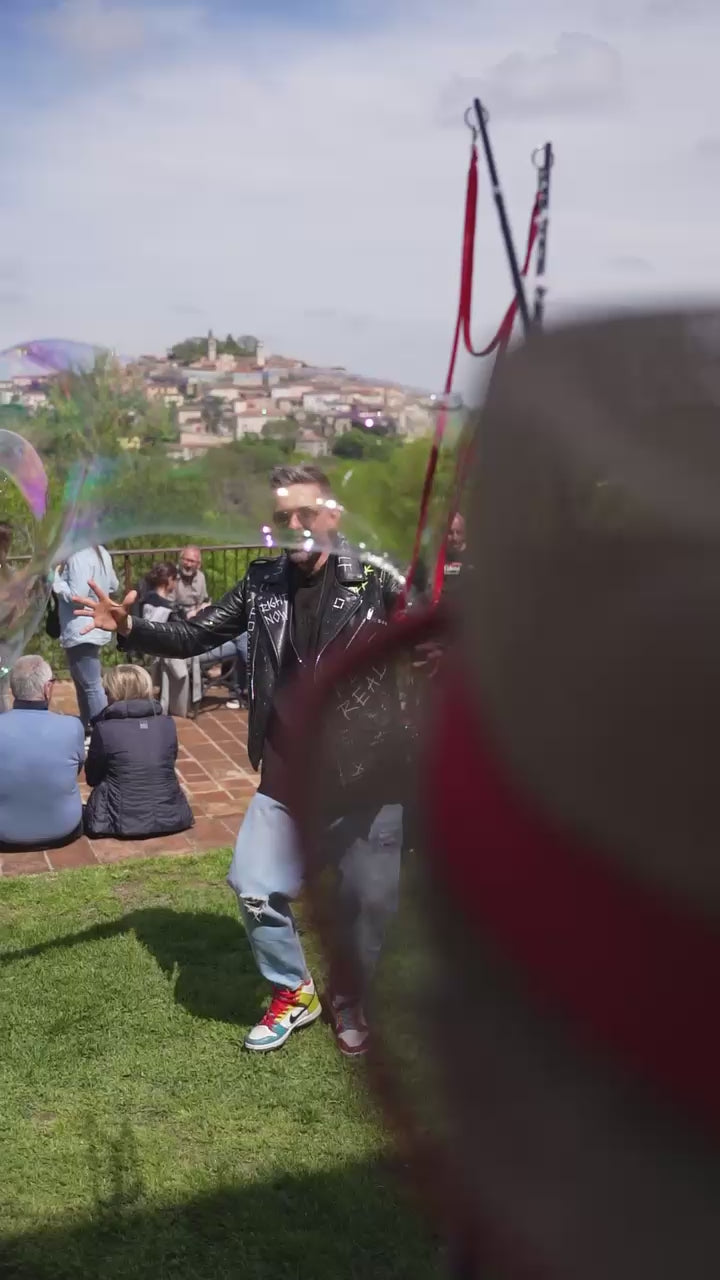 Carica il video: 